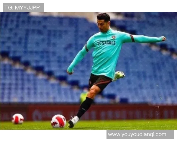 足球明星C罗的传奇之路与不屈精神如何激励年轻一代球员成长